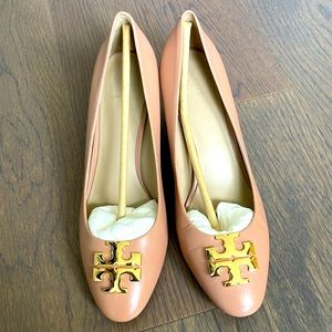 Tory Burch pump, nude-pink, size 8.5
